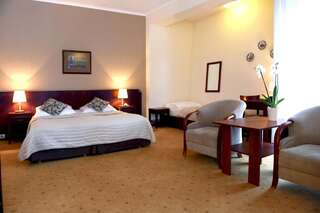 Отель Hotel Moscicki Resort & Conference Спала Двухместный номер с 1 кроватью или 2 отдельными кроватями-1